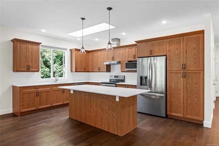 Property Photo: 480 Oakdowne Rd BC V9K 2G1