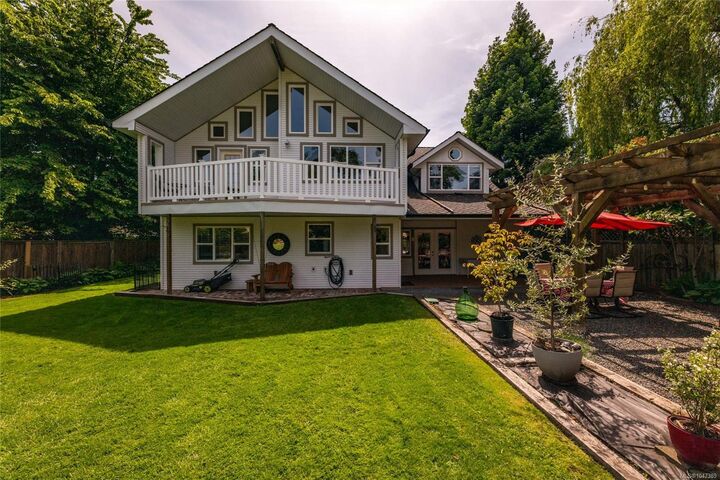 Property Photo: 921 Marchmont Rd BC V9L 2M4
