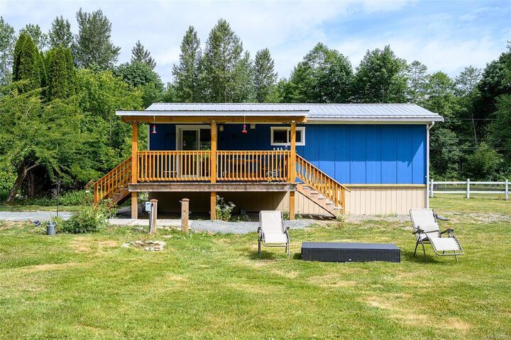 Property Photo: 429 Community Rd BC V0P 1R0
