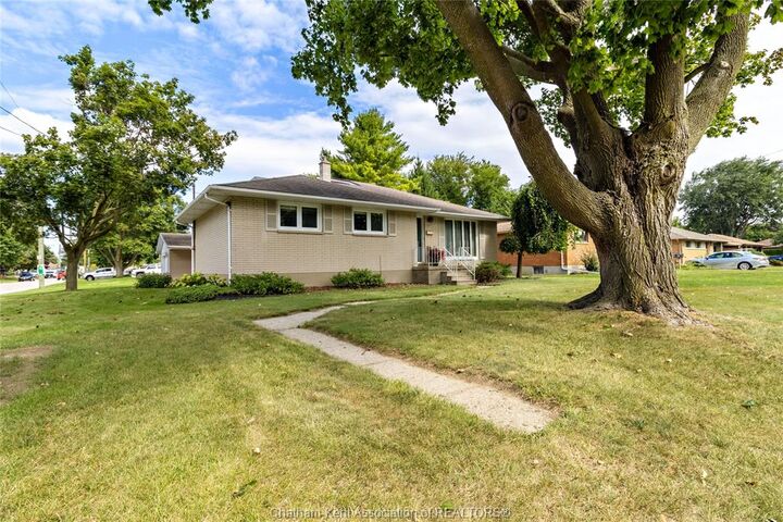 199 Tweedsmuir Avenue East — photo 1
