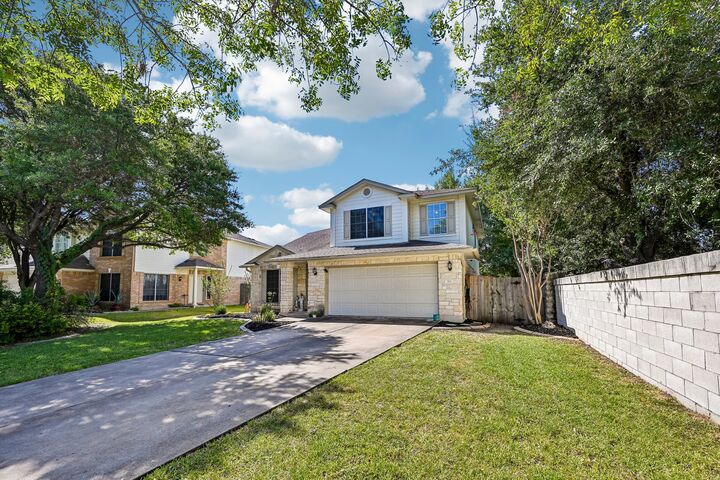 Property Photo:  713 Johnny Bench  TX 78665 