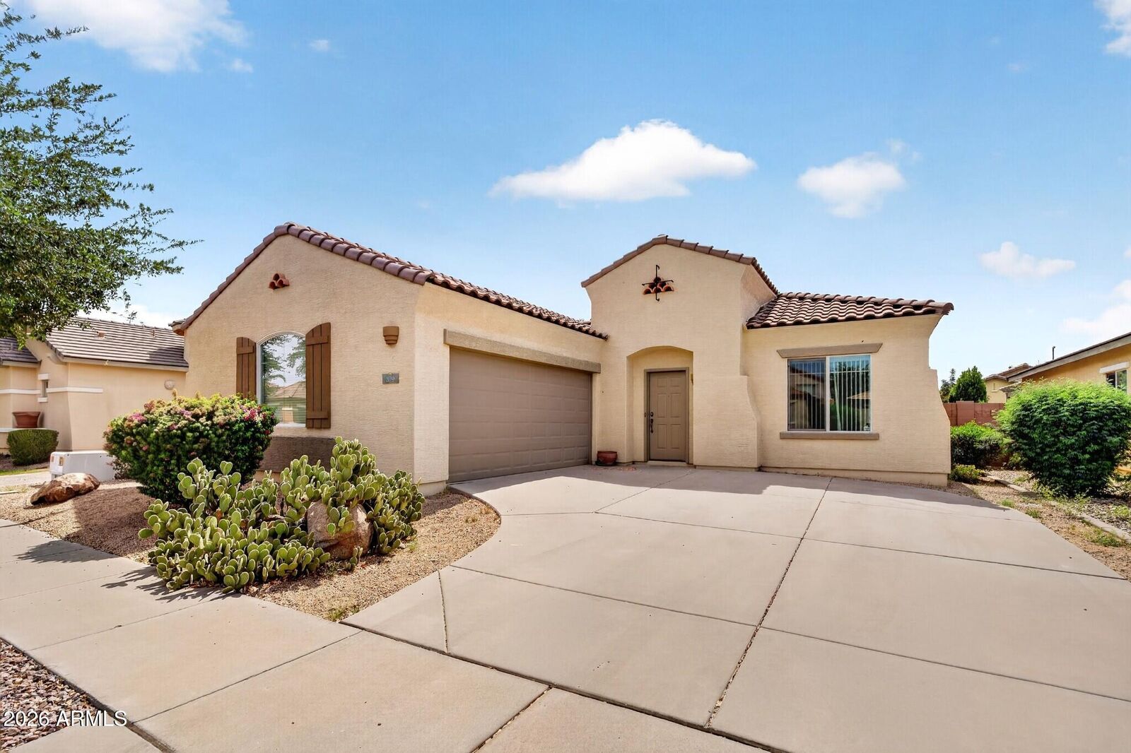 Property Photo:  879 E Bellerive Place  AZ 85249 
