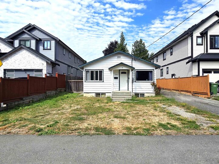 Property Photo: 33817 Mayfair Avenue BC V2S 1P7