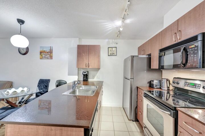 Property Photo: 610 Granville Street 1506 BC V6C 3T3