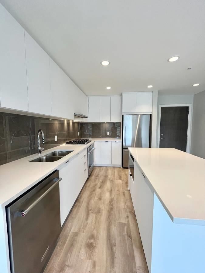 Property Photo:  615 Cottonwood Avenue  BC V3J 0N4 