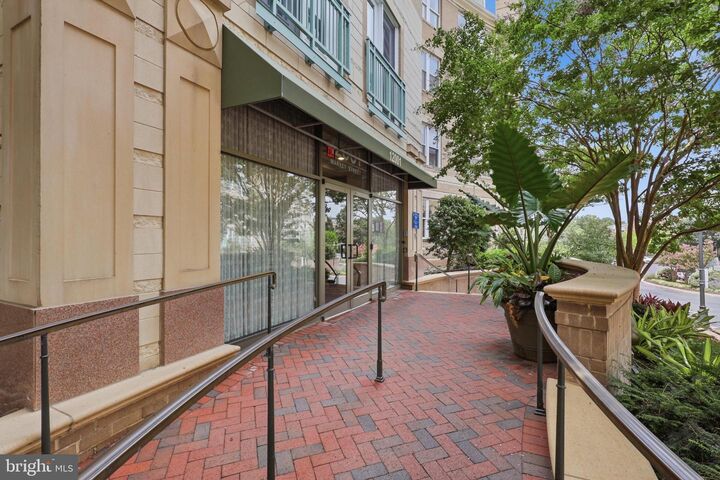 Property Photo: 12001 Market Street 122 VA 20190