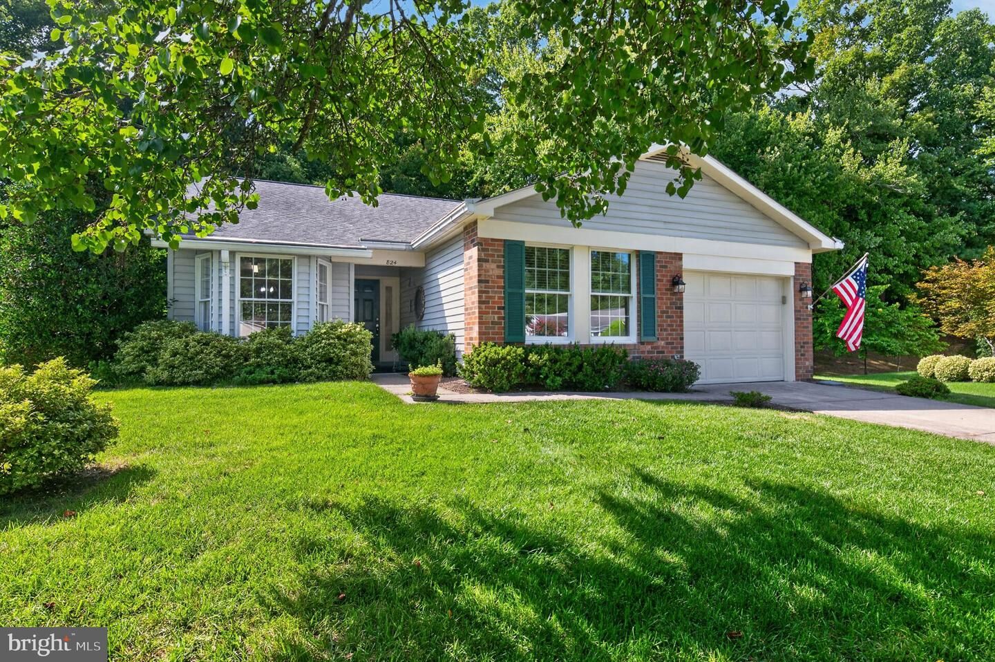 Property Photo: 824 Boatswain Way MD 21401