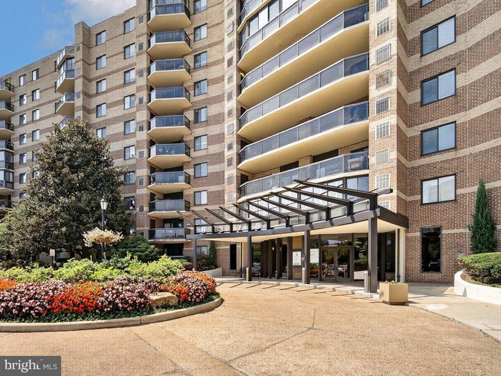Property Photo: 8370 Greensboro Drive 411 VA 22102