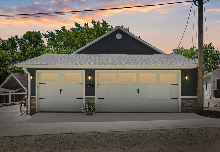 Property Photo: 214 Eastside Ln IA 50171