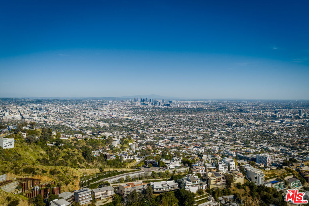 Property Photo:  2189 Sunset Plaza Dr  CA 90069 