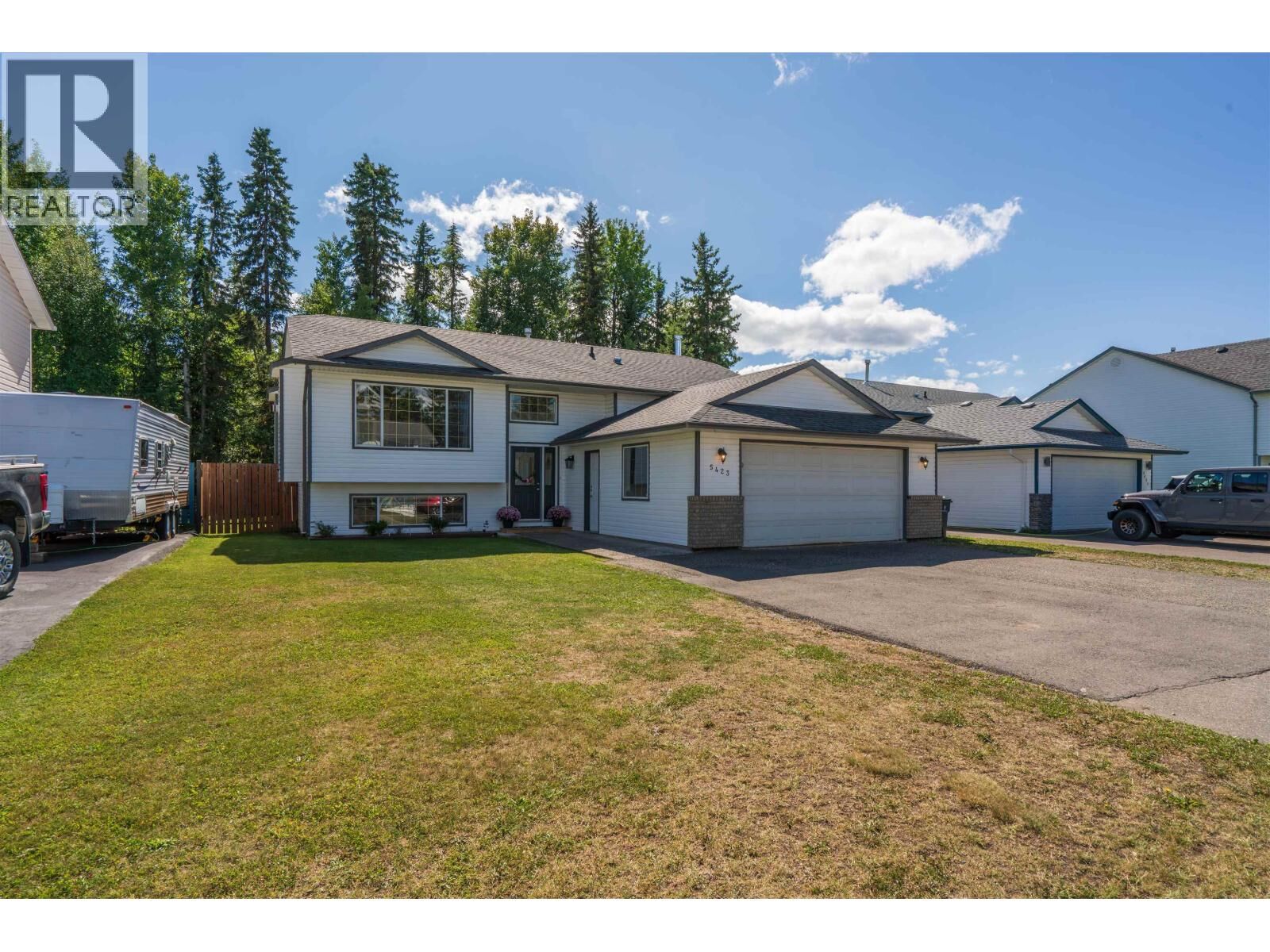 Property Photo: 5423 Woodoak Crescent BC V2K 5A6