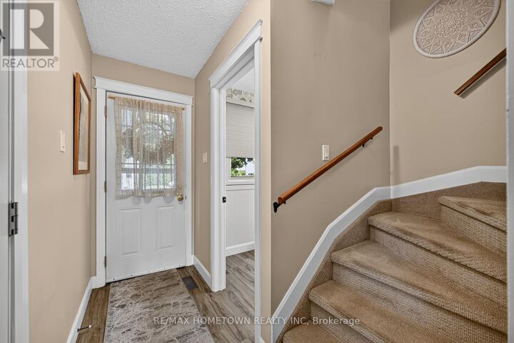 Property Photo:  27 Aldershot Avenue 8  ON K6V 2P7 