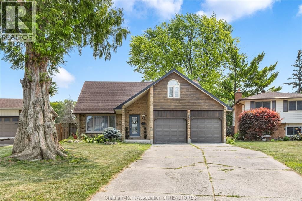 Property Photo:  76 Pamela Crescent  ON N7L 4S5 