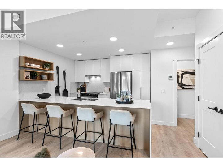 Property Photo: 620 Coronation Avenue 102 BC V1Y 7A5