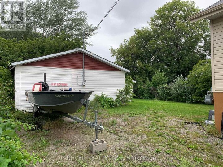 Property Photo:  155 Cameron Street North  ON P4N 5B9 