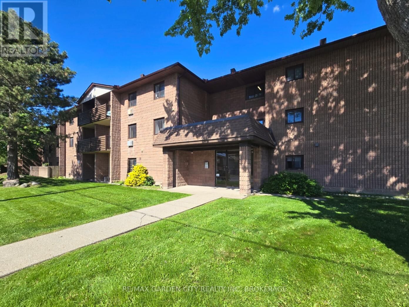 Property Photo:  72 East Main Street East 211  ON L3K 5Z8 