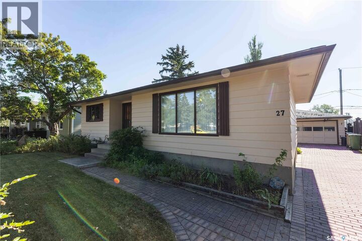 Property Photo: 27 Ellison Crescent SK S4R 4V4