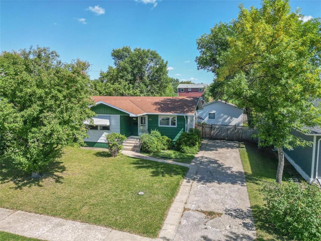 Property Photo:  651 Rideau Street  MB R7A 5N8 