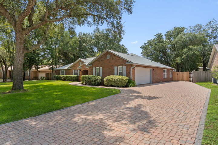 Property Photo:  6805 Avenida De Galvez  FL 32566 