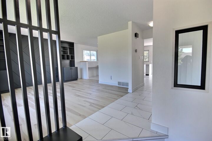 Property Photo:  5207 46 Street  AB T4X 1H9 