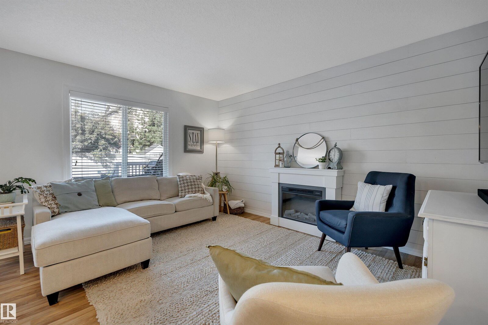 Property Photo:  1325 Cunningham Drive SW  AB T6W 0R8 