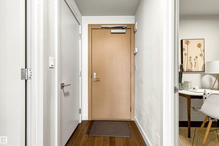 Property Photo: 10360 102 Street NW 2902 AB T5J 0K6