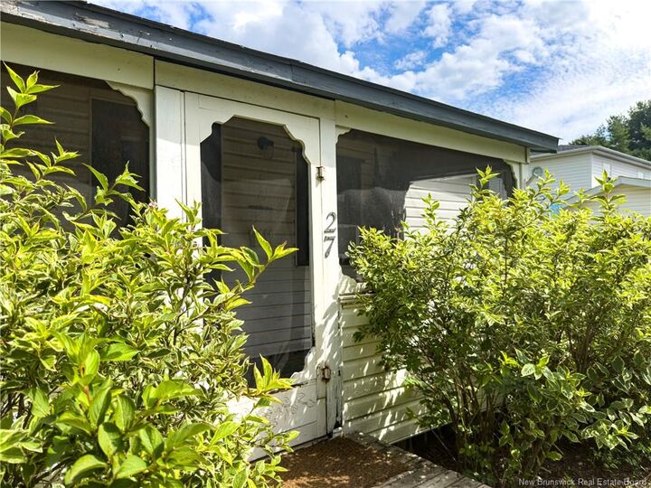 Property Photo:  27 Satinwood Avenue  NB E4P 5B3 