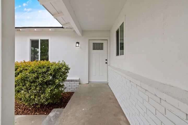 Property Photo:  1625 S Sierra Vista Avenue  CA 93702 