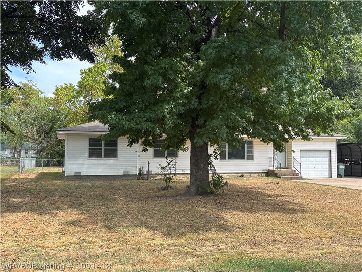 Property Photo: 405 4th Avenue OK 74469