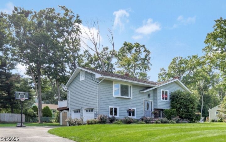 Property Photo:  18 Starlight Rd  NJ 07438 