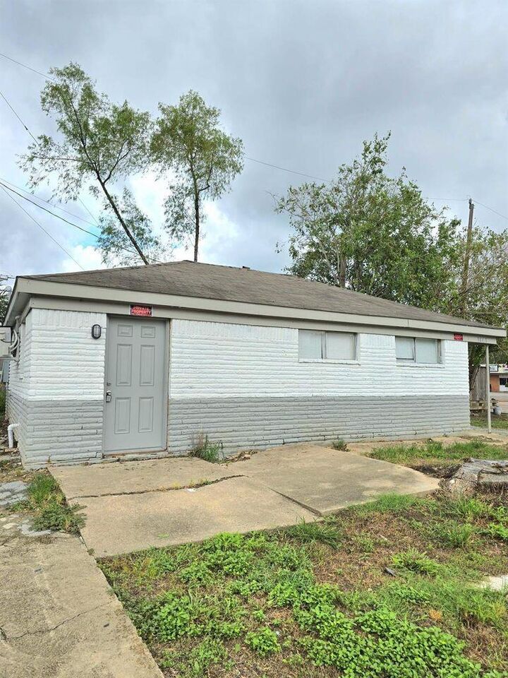 Property Photo: 3833 Mount Pleasant St TX 77021
