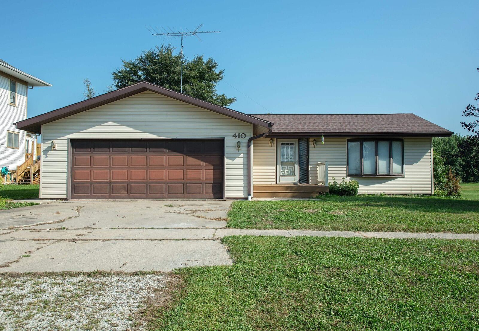 Property Photo: 410 3rd St IA 50625