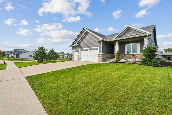 Property Photo:  1105 NW 5th Street  IA 50111 