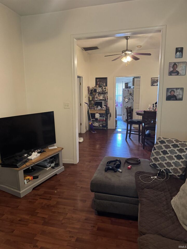 Property Photo:  922 SE Eighth Street  IN 47713 
