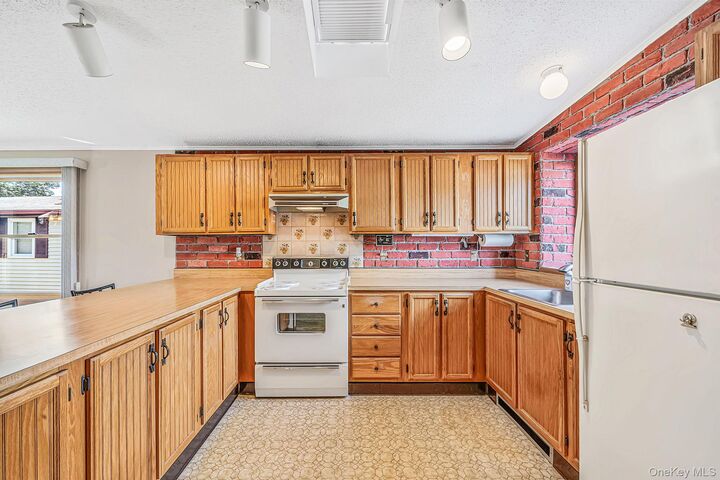 Property Photo:  17 Dogwood Lane  NY 11949 