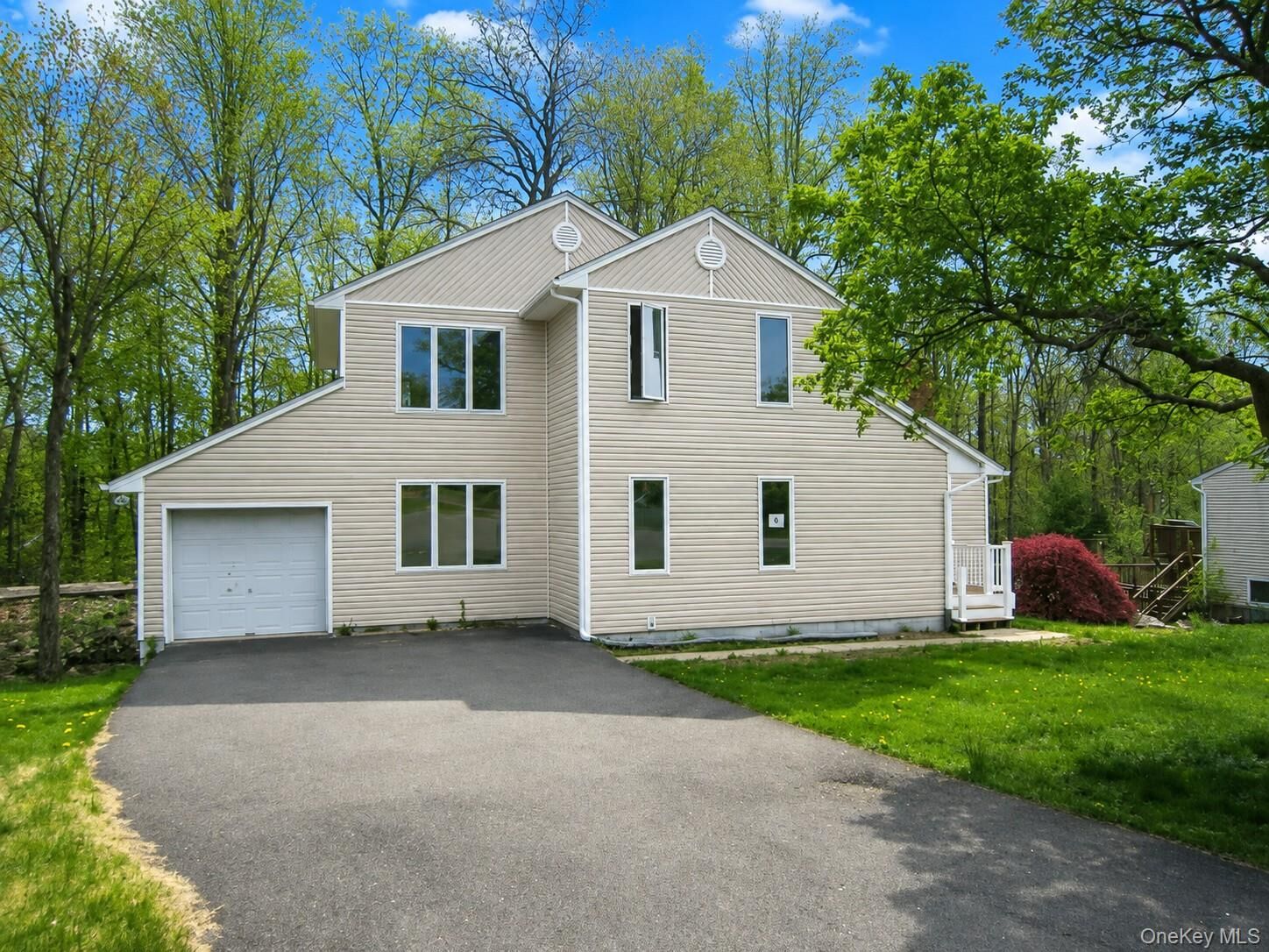 Property Photo:  8 Friend Court  NY 10920 
