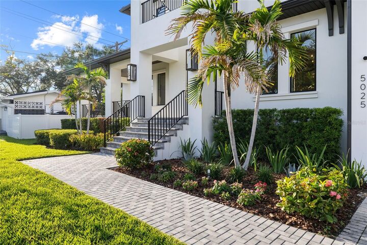 Property Photo:  5025 W Dante Avenue  FL 33629 