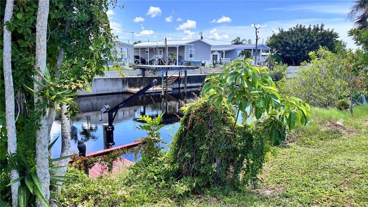 Property Photo:  1305 Kingfisher Drive  FL 34224 