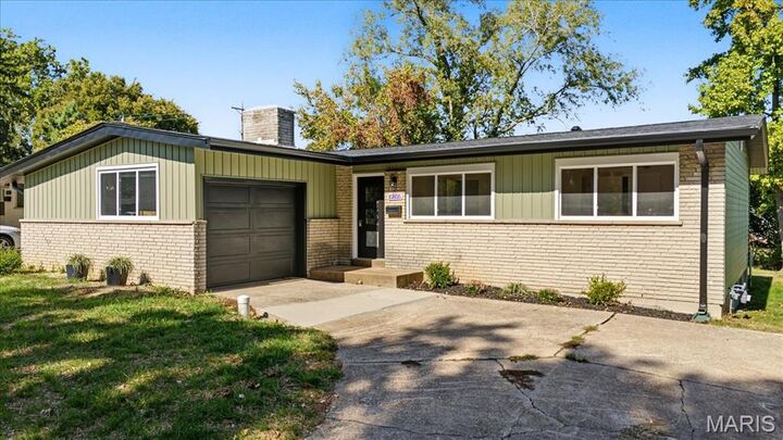 Property Photo:  10805 Ridgecrest Drive  MO 63074 
