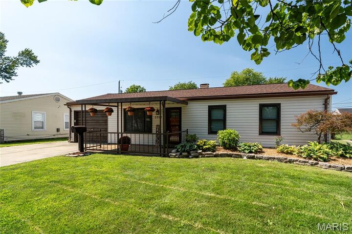 Property Photo: 2913 Saratoga Street IL 62040