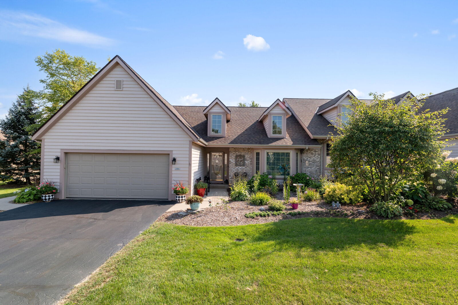 Property Photo:  2081 Upper Ridge Rd  WI 53074 