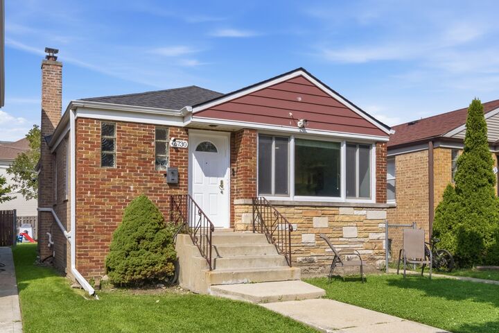 Property Photo: 6730 N Whipple Street IL 60645
