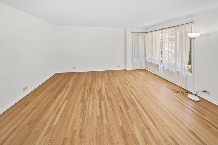 Property Photo: 4720 Washington Street C IL 60076