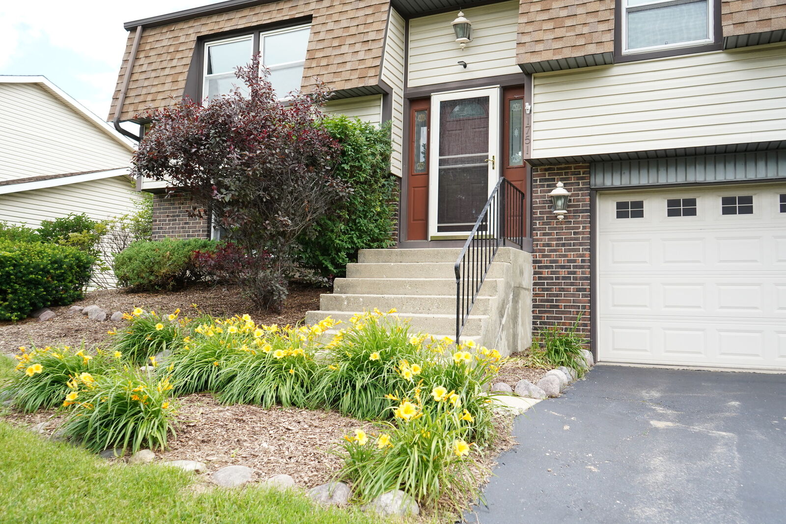 Property Photo:  1751 President Street  IL 60139 