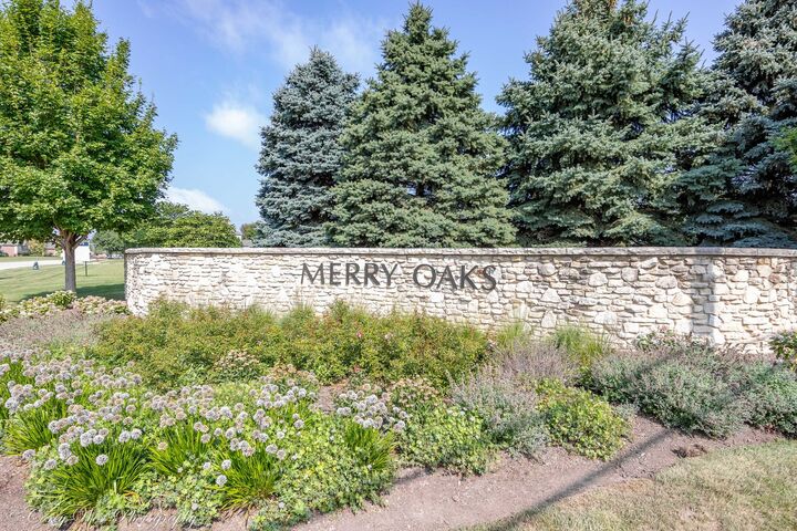Property Photo: 1718 Ellsworth Drive IL 60178