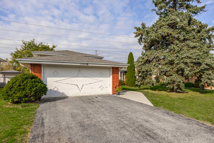Property Photo: 10624 S Michael Drive IL 60465
