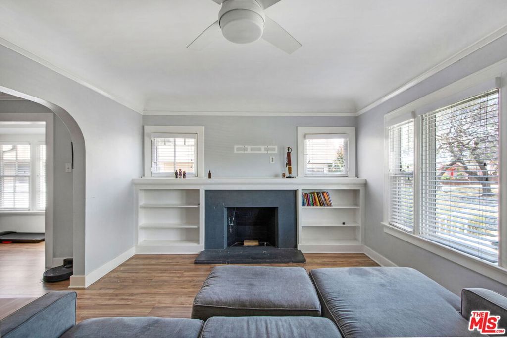 Property Photo:  2051 W 78th Place  CA 90047 