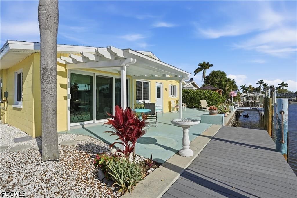 Property Photo: 2607 Bayshore Drive FL 33993