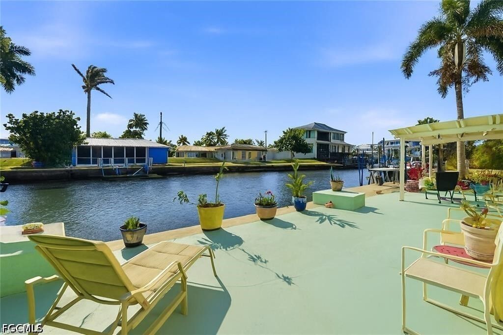 Property Photo: 2607 Bayshore Drive FL 33993