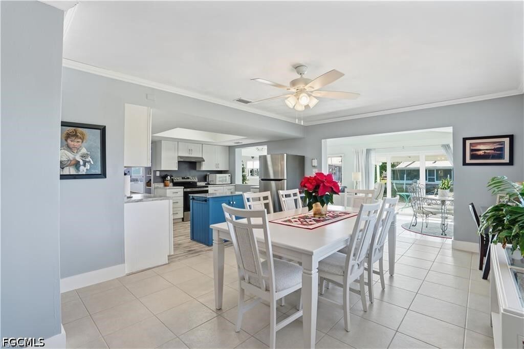 Property Photo: 2607 Bayshore Drive FL 33993